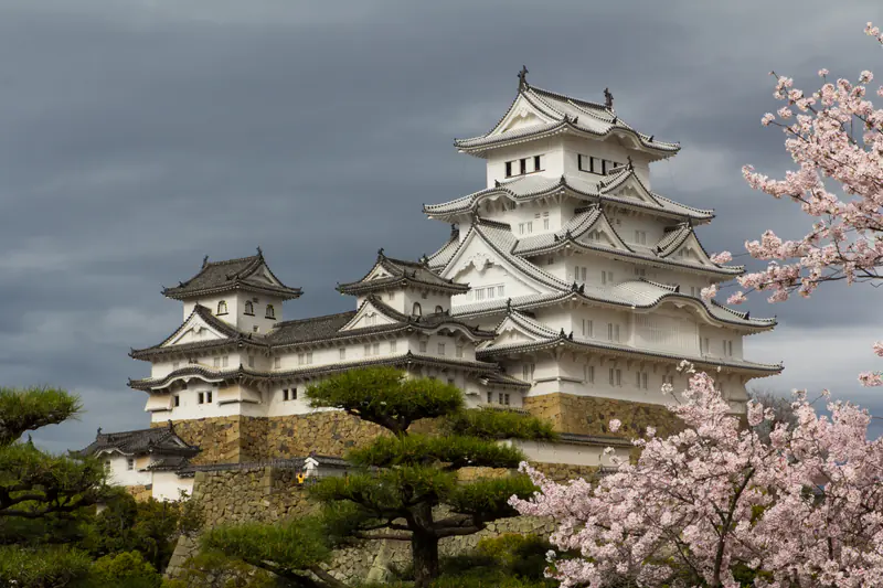 Himeji Castle: White Heron Castle & Feudal Fortress