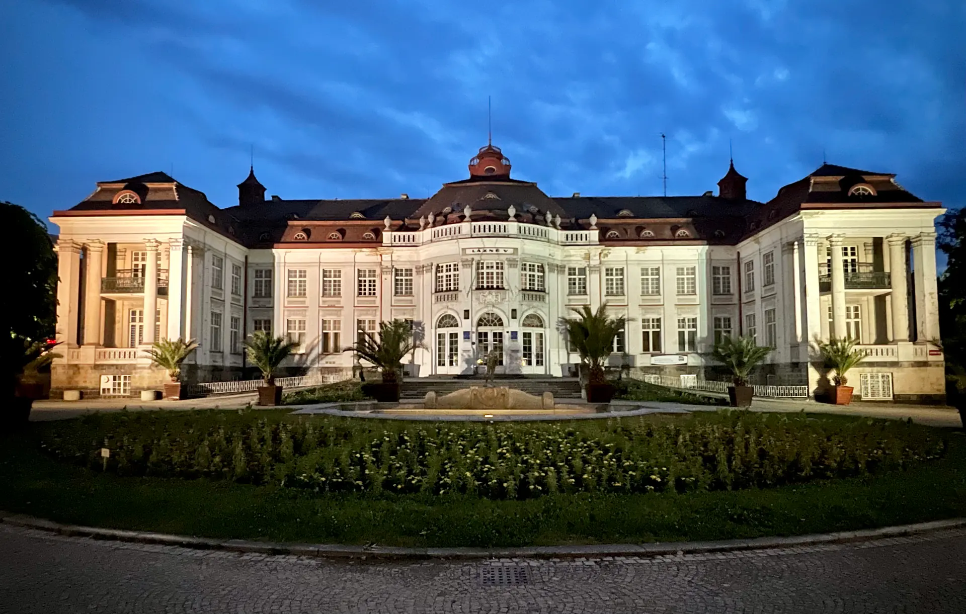 The elegant Alžbětiny lázně Elizabeth Spa building in Karlovy Vary, Czech Republic, showcasing Habsburg-era spa architecture