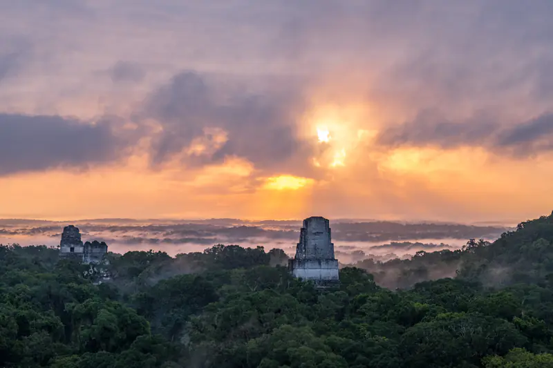 Parque Nacional Tikal: Pirámides Mayas, Templos y Vida Silvestre